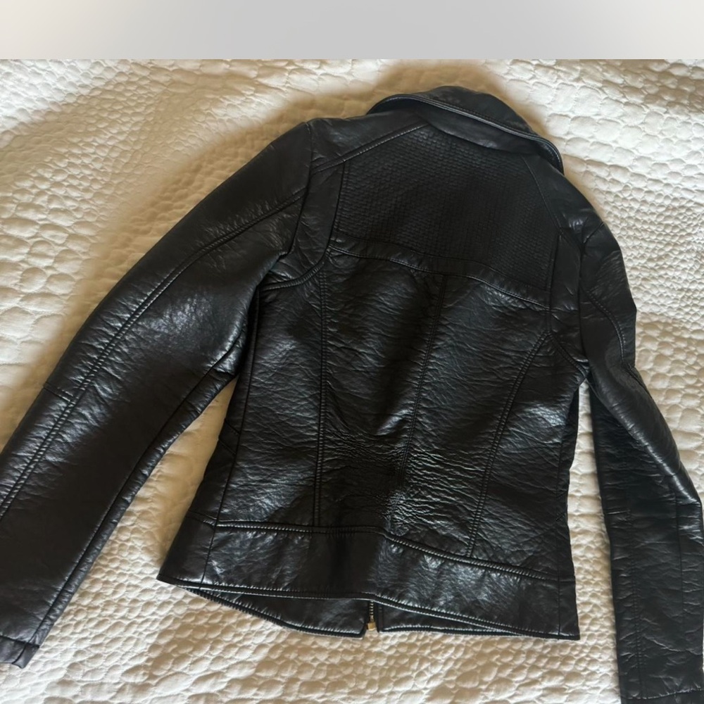 Vintage GUESS Black Faux Leather Jacket for Women - Picture 3 of 4